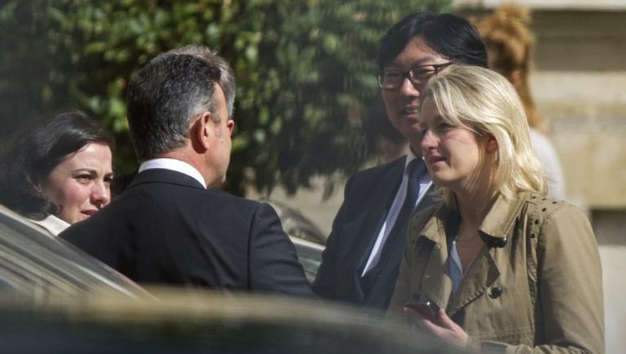 Emmanuelle Cosse, Jean-Vincent Placé et Barbara Pompili à l'issue d'une réunion le 1er avril 2014 avec Manuel Valls, le 1er avril 2014 à Paris