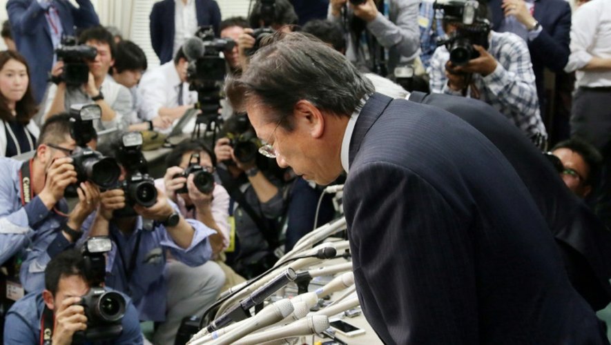 Le patron de Mitsubishi Motors Tetsuro Aikawa lors d'une conférence de presse après le scandale de la fraude, à Tokyo, le 20 avril 2016