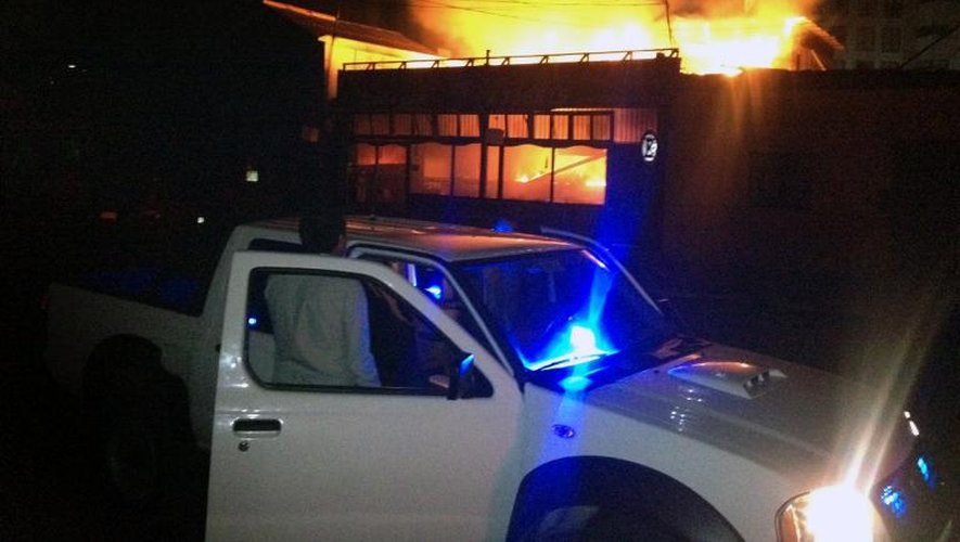 Un restaurant de bord de mer en flammes après un séisme de magnitude 8,2, à Iquique, au Chili, le 1er avril 2014