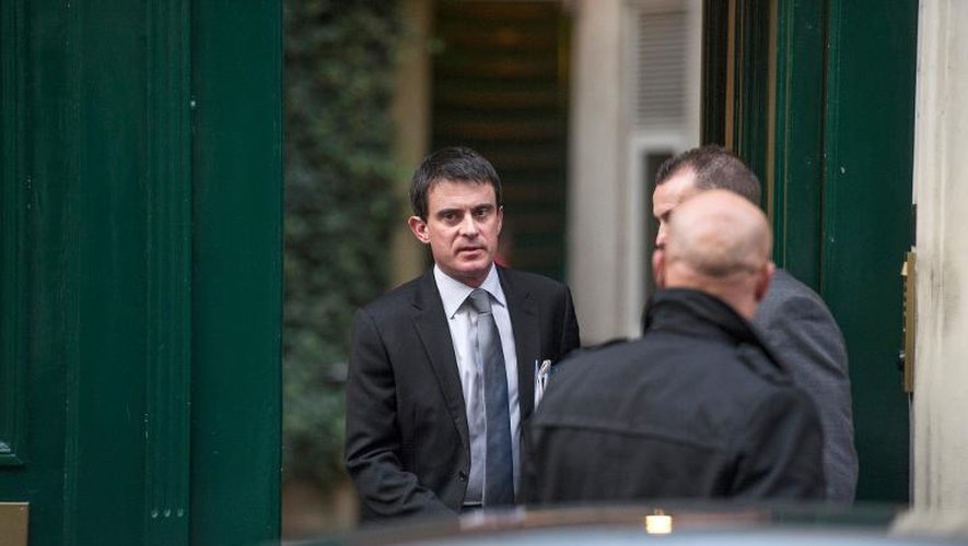 Manuel Valls à la sortie de son domicile le 2 avril 2014 à Paris
