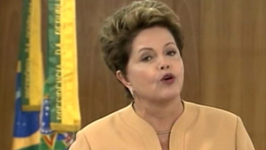 Capture d'écran de la TV brésilienne de Dilma Roussef s'adressant le 21 juin 2013 à la nation