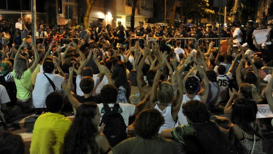 Manifestation le 21 juin 2013 devant la maison du gouverneur à Rio