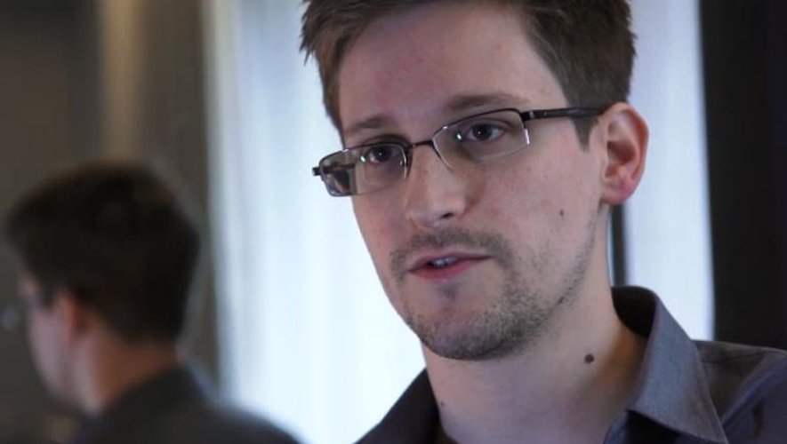 Photo fournie le 10 juin 2013 par le Guardian montre Edward Snowden lors d'un entretien au quotidien britannique