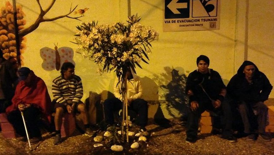Les habitants d'Antofagasta évacués dans la rue le 2 avril 2014 après un nouveau séisme de magnitude 7,8 dans l'extrême nord du Chili