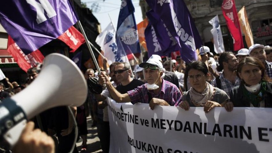 Des syndicalistes manifestent, le 17 juin 2013 à Istanbul