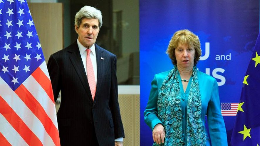 Le secrétaire d'Etat américain John Kerry et la chef de la diplomatie européenne Catherine Ashton à Bruxelles le 2 avril 2014