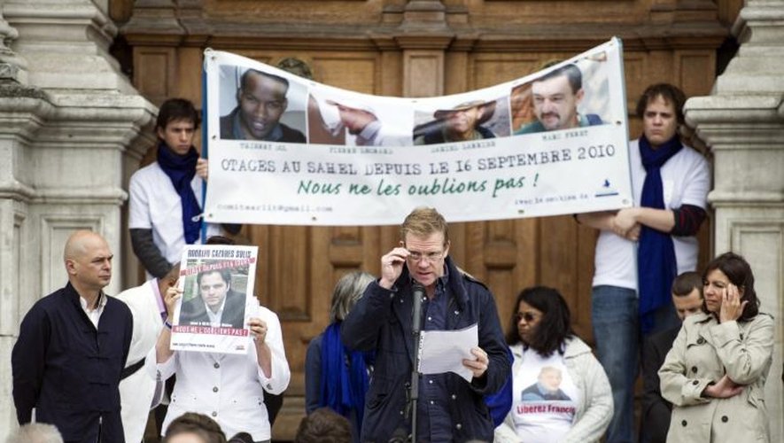 Le journaliste Hervé Ghesquière participe au rassemblement en soutien aux quatre otages français détenus au Sahel, le 22 juin 2013 à Paris