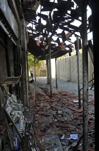 Une photo fournie le 23 juin 2013 par l'agence Sana montre les lieux d'un attentat meurtrier à Damas