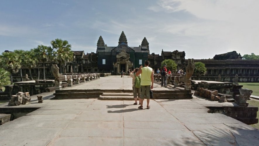 Présenté jeudi à Angkor Wat même, ce dernier projet de Google permet aux internautes de visiter le complexe du XIIe siècle, merveille de l'architecture khmère, dans le nord du Cambodge, depuis chez soi.