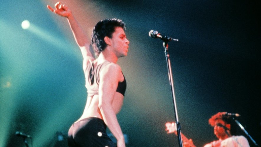 Prince sur la scène du Zenith à Paris, le 25 août 1986