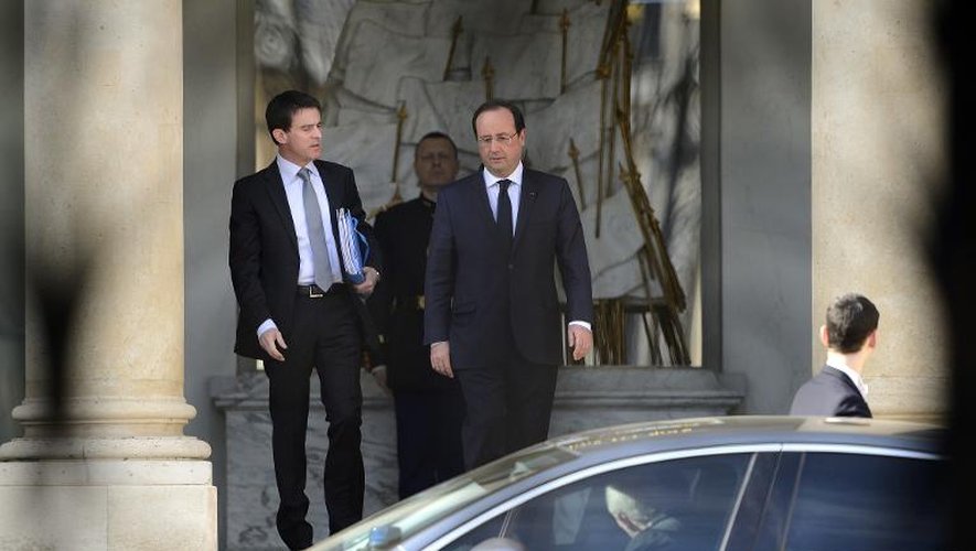 Manuel Valls et François Hollande à l'issue d'un entretien le 2 avril 2014 à l'Elysée à Paris