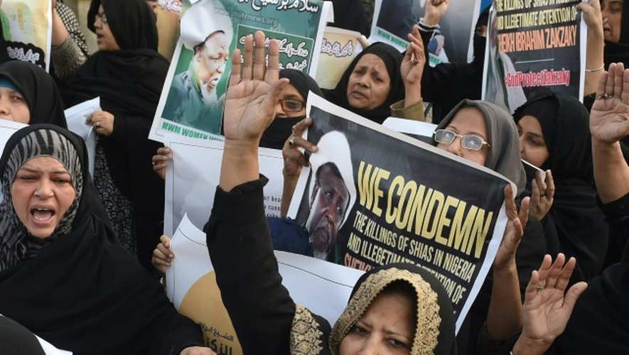 Des chiites pakistanais manifestent à Lahore le 18 décembre 2015 pour dénoncer les massacres de chiites au Pakistan et au Nigeria et pour protester contre la détention du leader chiite nigérian Ibrahim Zakzaky