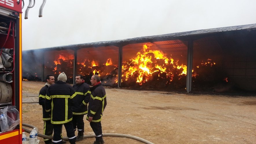 Les sapeurs-pompiers venus de Laissac, Bozouls et Rodez ainsi que cinq véhicules, parmi lesquels trois camions d’incendie, ont été déployés sur le site.