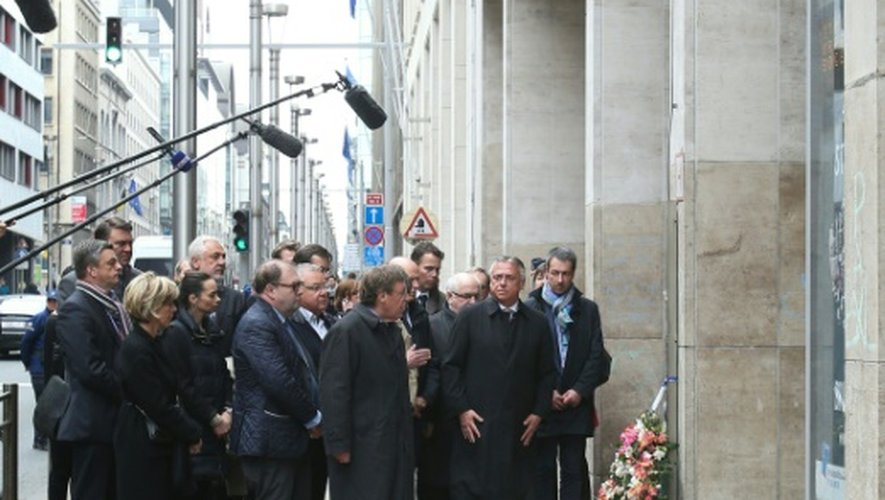 La commission d'enquête parlementaire belge visite, le 22 avril 2016, la station de métro bruxelloise Maelbeek, cible d'une attaque terroriste le 22 mars