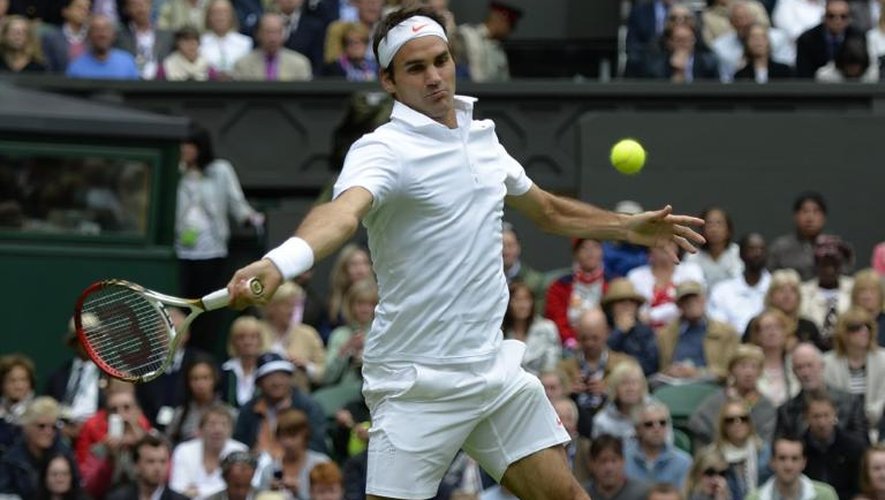 Le Suisse Roger Federer contre le Roumain Victor Hanescu le 24 juin 2013 à Wimbledon.