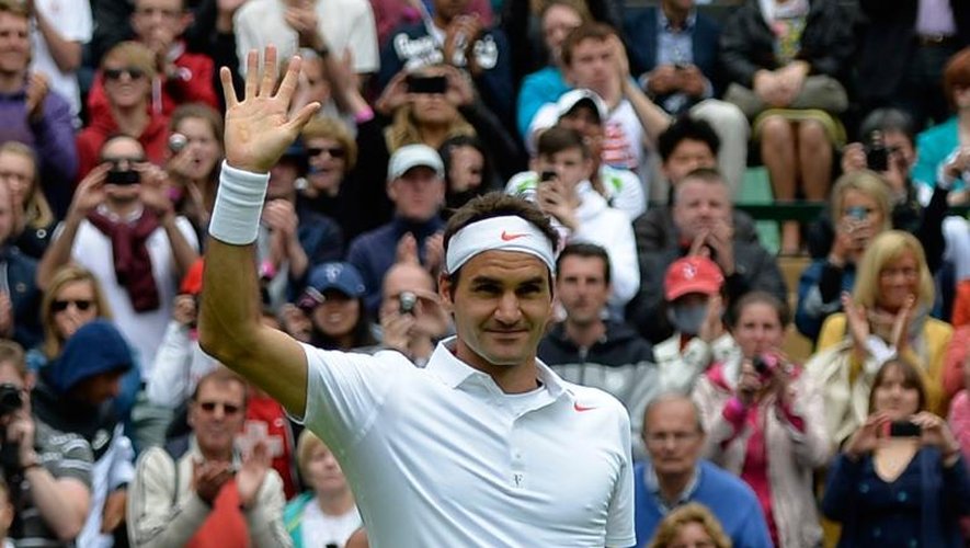 Le Suisse Roger Federer après sa victoire contre le Roumain Victor Hanescu le 24 juin 2013 à Wimbledon.