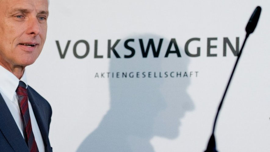 Matthias Mueller, PDG de Volkswagen, arrive à la conférence de presse du groupe à Wolfsburg, en Allemagne, le 22 avril 2016