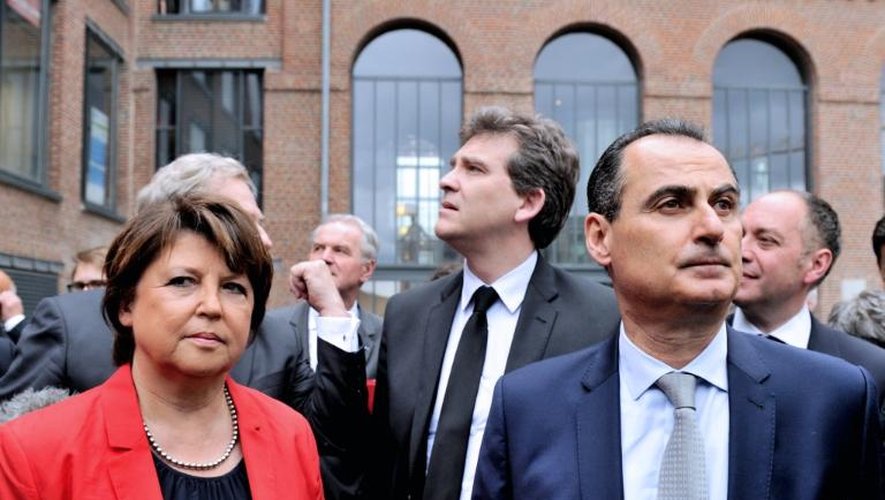 Le ministre du Redressement productif Arnaud Montebourg (c), la maire de Lille Martine Aubry (g) et le président d'IBM France Alain Bénichou (d) le 24 juin 2013 à Lille