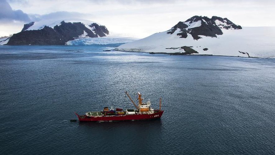 Le brise-glace et navire de recherche océanographique brésilien Ary Rongel le 10 mars 2014, dans l'Antarctique, "dernière frontière" de la science, selon le biologiste Antonio Batista Pereira