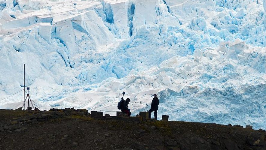 Des scientifiques brésiliens de la base antarctique Commandante Ferraz au travail, le 10 mars 2014