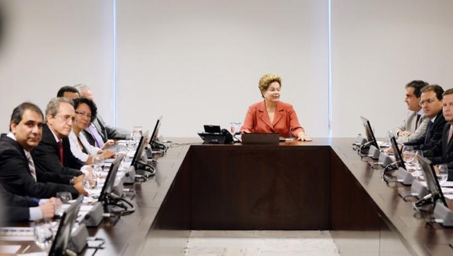 La présidente brésilienne Dilma Rousseff consulte des leaders de la Cour suprême et du Congrès le 25 juin 2013