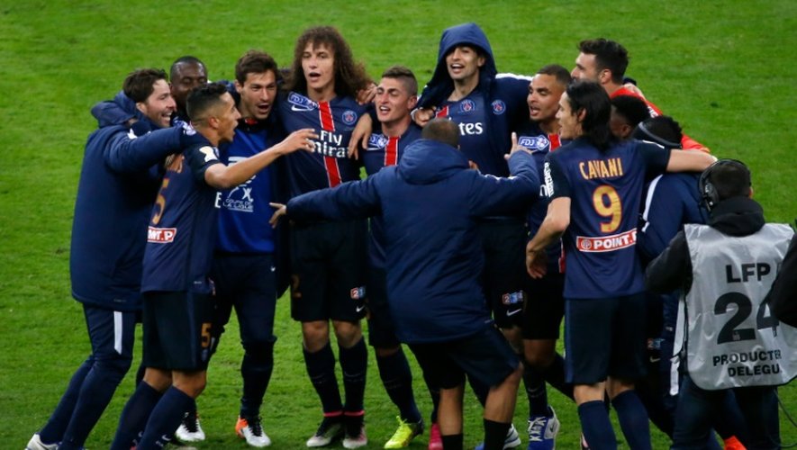 La joie des joueurs du PSG, vainqueurs de la Coupe de la Ligue, face à Lille, le 23 avril 2016 au Stade de France