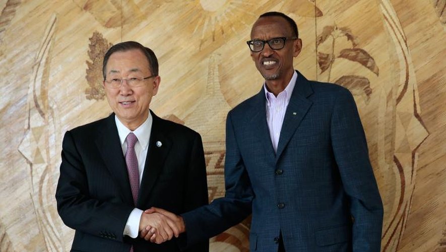 Le secrétaire général de l'Onu Ban Ki-Moon et le président rwandais  Paul Kagame le 6 avril 2014 à Kigali