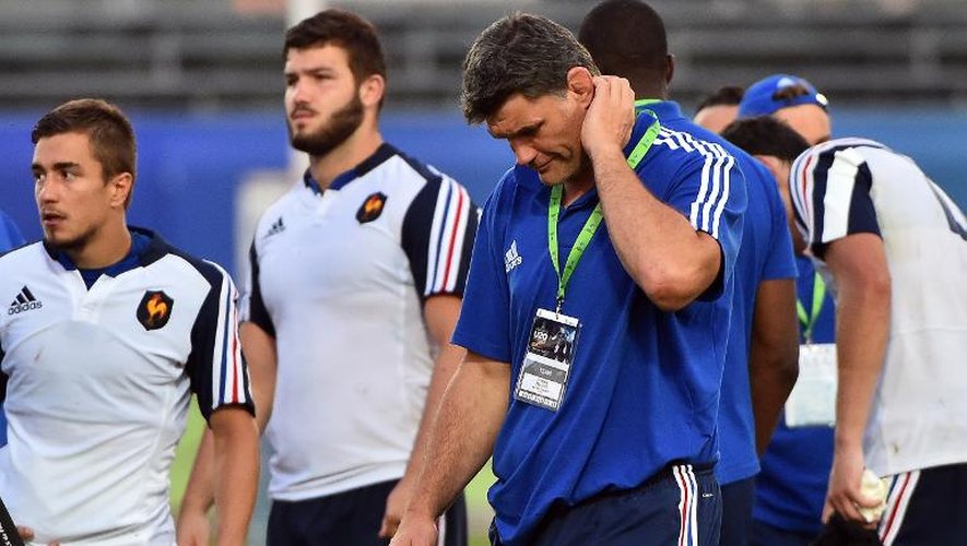 La déception de Fabien Pelous, manager de l'équipe de France des moins de 20 ans, le 15 juin 2015 à Calvisano en Italie