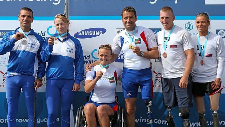 Après une longue série de médailles d’argent en coupe du monde,championnat du monde et même Jeux paralympiques, Perle Bouge et Stéphane Tardieu (au centre) ont décroché leur première médaille d’or internationale ce week-end.