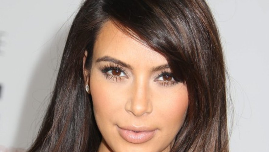 Kim Kardashian vérifie ses amis avec une fausse photo de bébé