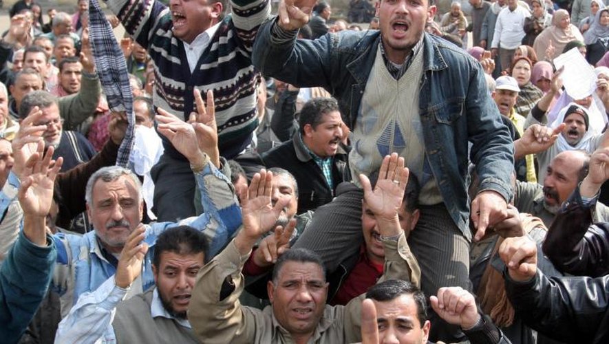 Des manifestants à Mansoura, au nord du Caire, le 17 février 2011