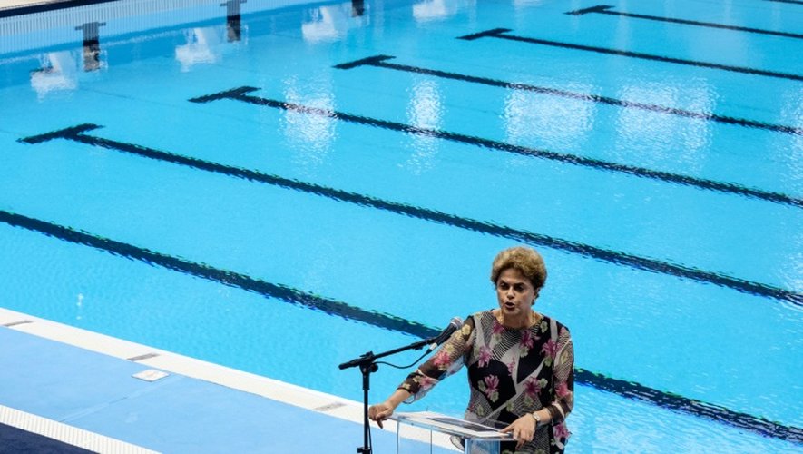 La présidente du Brésil Dilma Rousseff lors de l'inauguration du centre aquatique au Parc olympique de Rio de Janeiro, le 8 avril 2016
