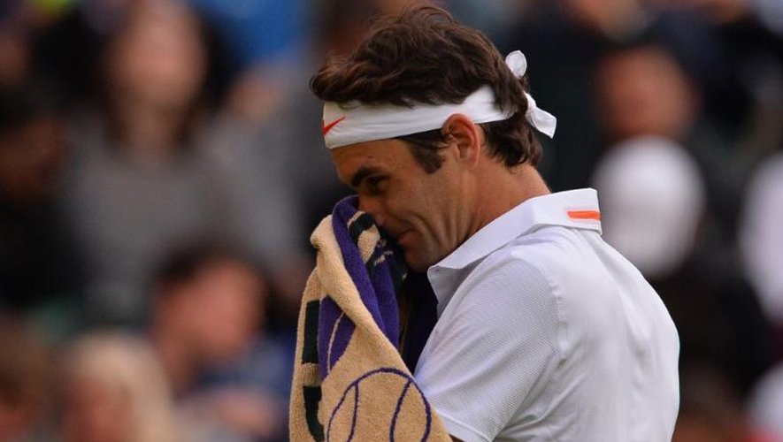 Le Suisse Roger Federer lors de son match contre l'Ukrainien Sergiy Stakhovsky à Wimbledon, le 26 juin 2013