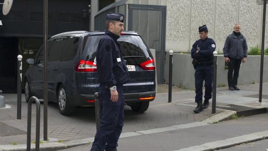 Arrivée le 24 juin 2013 à l'Hôtel-Dieu à Paris du véhicule à bord duquel se trouve Bernard Tapie