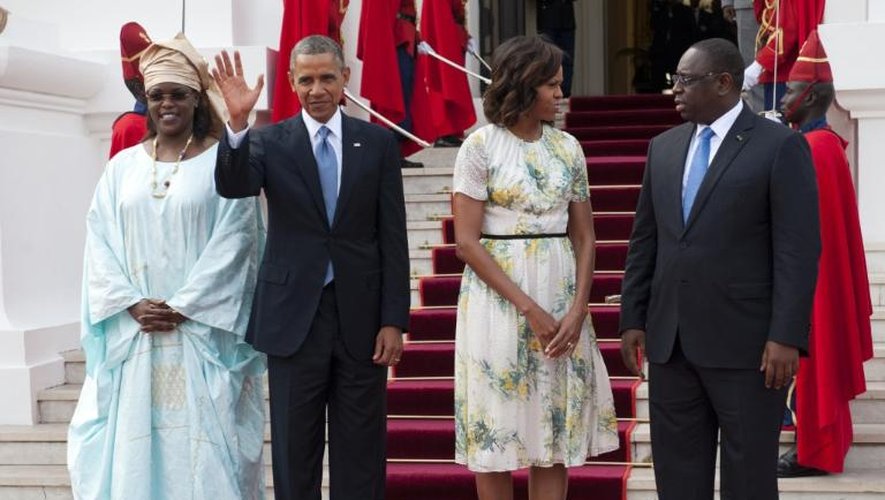 Le président américain Barack Obama et son épouse Michelle entourés par le président sénégalais Macky Sall et sa femme le 27 juin 2013 à Dakar