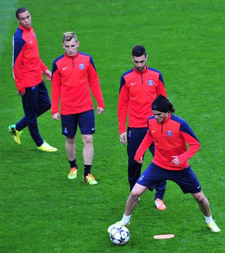 Edinson Cavani (D) et ses coéquipiers à l'entraînement le 7 avril 2014 à Stamford Bridge à Londres