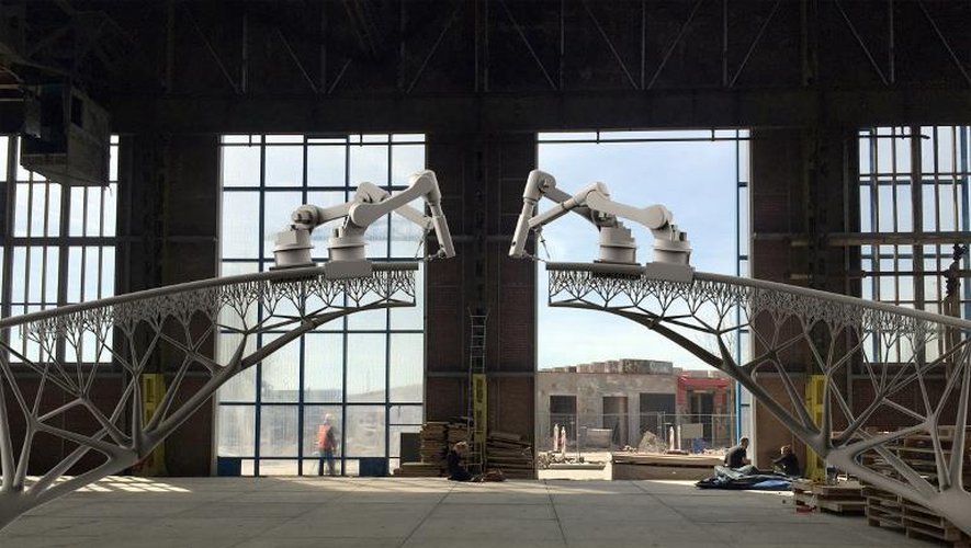Photo fournie le 16 juin 2015 par l'entreprise MX3D montrant une maquette du pont imprimé en 3D qu'elle prévoit de construire au-dessus d'un canal d'Amsterdam
