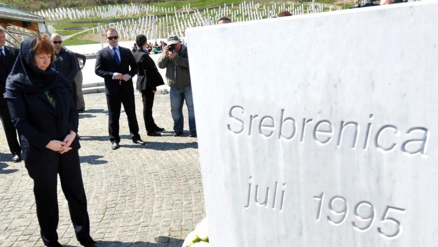 La chef de la diplomatie européenne Catherine Ashton, en visite le 18 avril 2013 au mémorial de Srebrenica