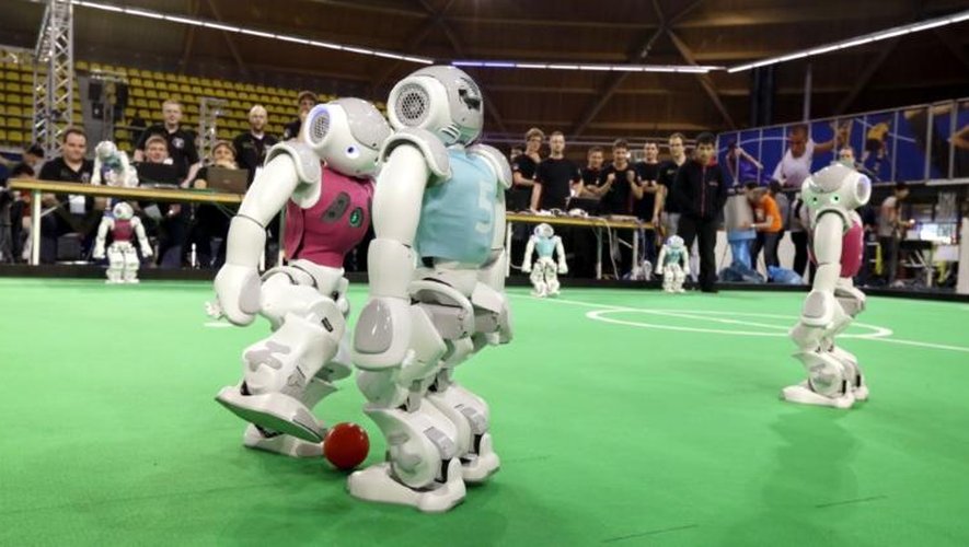 Des robots-footballeurs à Eindhoven, le 27 juin 2013