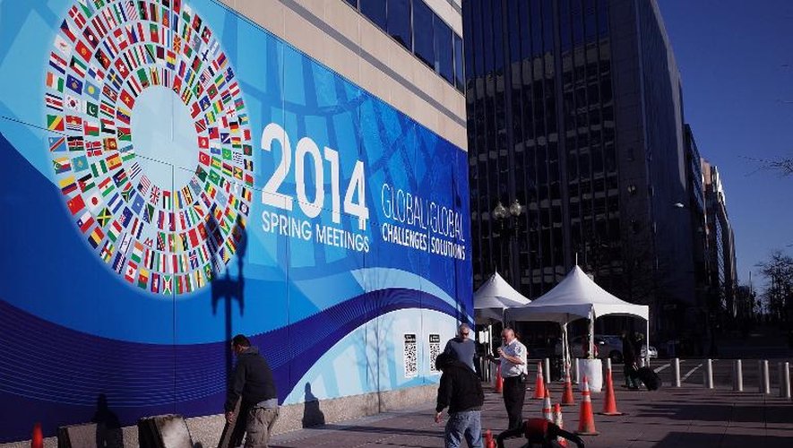 Vue le 5 avril 2014 sur une bannière annonçant les réunions annuelles de printemps du Fonds monétaire international (FMI) et de la Banque mondiale
