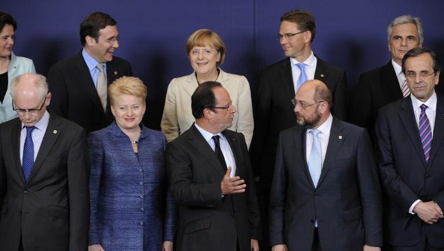 François Hollande au centre de la photo de famille des dirigeants européens réunis le 27 juin 2013 à Bruxelles