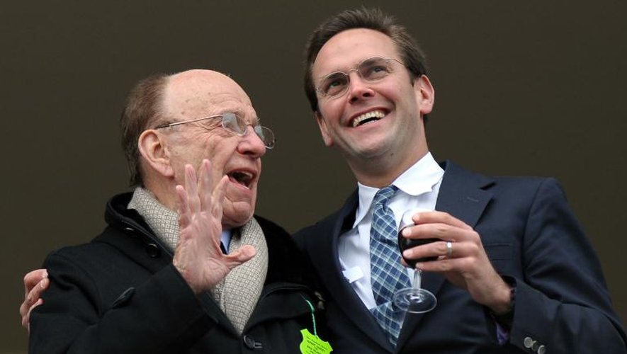 Rupert Murdoch et son fils James assistent à une course de chevaux à Cheltenham, le 18 mars 2010
