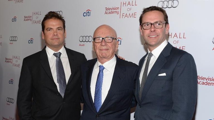 Le magnat des médias Rupert Murdoch entouré de ses fils Lachlan (g) et James (d) à Beverly Hills, le 11 mars 2014
