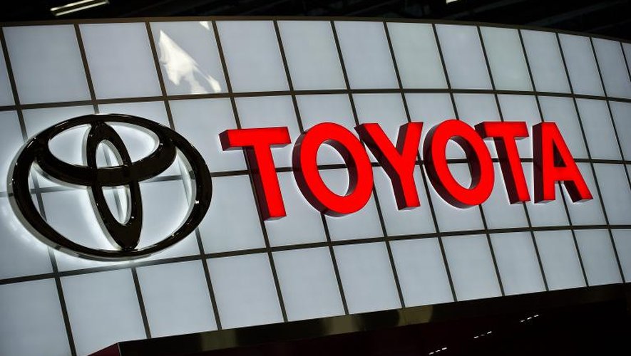 Le logo Toyota dans un salon automobile
