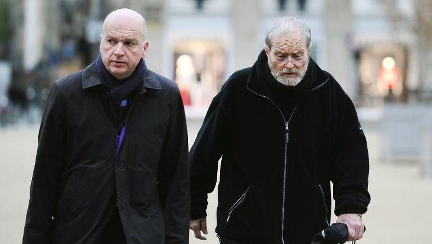 Maurice Agnelet (D) et son avocat, François Saint-Pierre, arrivent à la cour d'assises de Rennes, le 2 avril 2014
