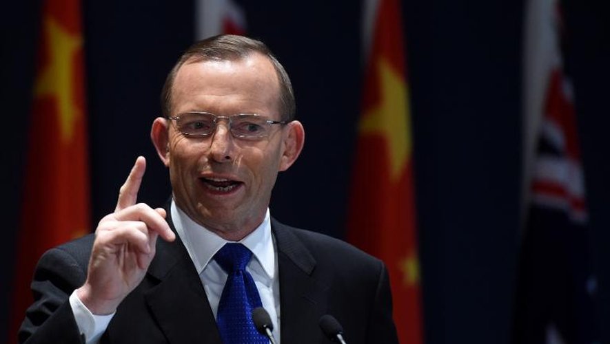 Le Premier ministre australien Tony Abbott s'exprime lors d'une conférence de presse , le 17 juin 2015 à Canberra pour annoncer la la signature d'un accord de libre-échange entre Chine et Australie