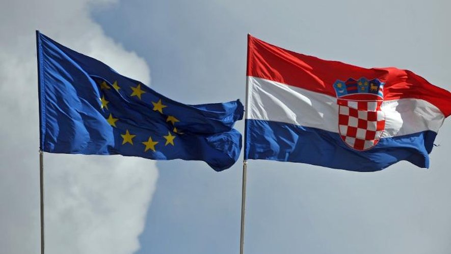 Les drapeaux européen et croate flottent au-dessus de Vukovar