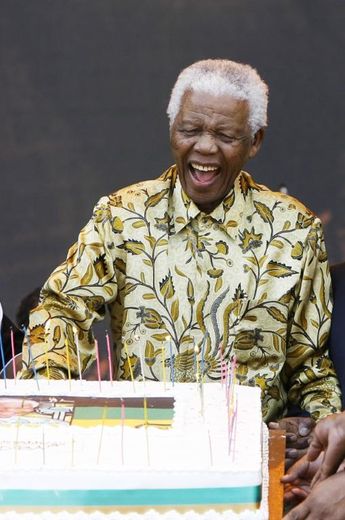 Photo d'archive de Nelson Mandela prise le 2 août 2008 pour ses 90 ans