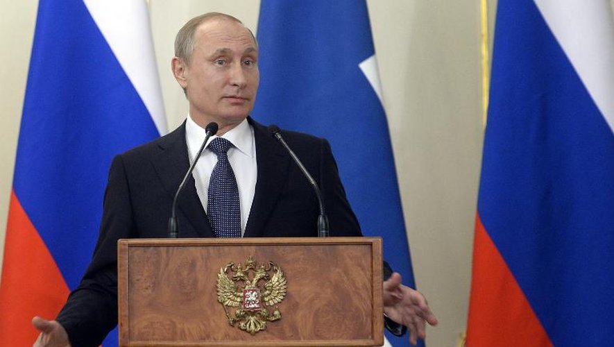 Le président russe Vladimir Poutine lors d'une conférence de presse près de Moscou, le 16 juin 2015 à l'occasion de la visite de son homologue finlandais