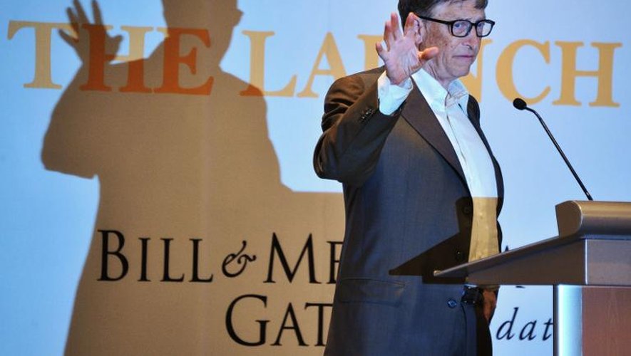 Bill Gates, le fondateur de Microsoft, l'homme le plus riche du monde participant avec des hommes d'affaires indonésiens au lancement d'un Fonds pour la santé indonésien à Jakarta le 5 avril 2014